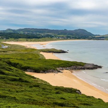 Ballymastocker Beach on the western shroes of Lough Swilly in Ireland.