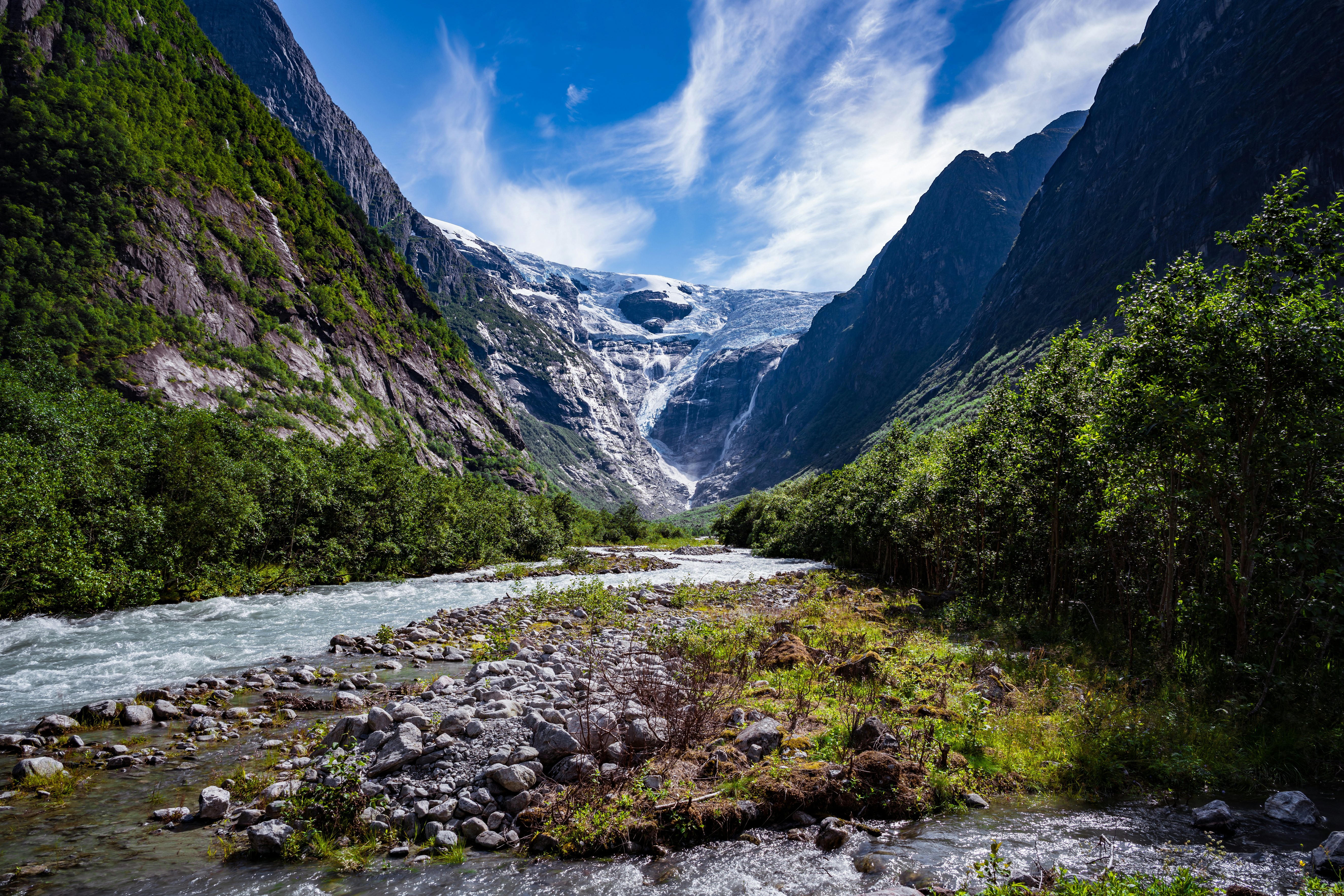Glacier Kjenndalsbreen.