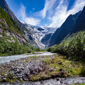 Glacier Kjenndalsbreen.
