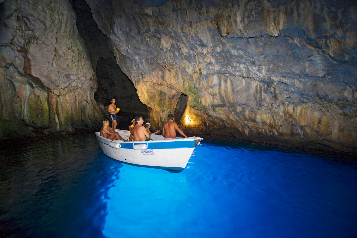 BKY8TD Tourists in the blue grotto, Cape Palinuro, Cilento, Campania, Italy
BKY8TD
Tourists, in, the, blue, grotto, Cape, Palinuro, Cilento, Travel, Europe, Italy, Mediterranean, Countries, Person, Caucasian, Appearance, Women, Men, Adults, Small, Group, of, People, Casual, Clothing, Nature, Landscape, Scenics, Water, Ocean, Tranquil, Scene, Travel, Destination, Day, Outdoors, Beauty, in, Nature, Boat, Leisure, Activity, Vacations, Holidays, Looking, Campania, Mediterranean, Travel, Europe, Italy, Mediterranean, Countries, Person, Caucasian, Appearance, Women, Men, Adults, Small, Group, of, People, Casual, Clothing, Nature, Landscape, Scenics, Water, Ocean, Tranquil, Scene, Travel, Destination, Day, Outdoors, Beauty, in, Nature, Boat, Leisure, Activity, Vacations, Holidays, Looking, Campania, Mediterranean, Sea, Blue, Cave, Rock, Rocks, Rural, Scene, Cilento, people, Cave, Tyrrhenian, sea