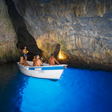 BKY8TD Tourists in the blue grotto, Cape Palinuro, Cilento, Campania, Italy
BKY8TD
Tourists, in, the, blue, grotto, Cape, Palinuro, Cilento, Travel, Europe, Italy, Mediterranean, Countries, Person, Caucasian, Appearance, Women, Men, Adults, Small, Group, of, People, Casual, Clothing, Nature, Landscape, Scenics, Water, Ocean, Tranquil, Scene, Travel, Destination, Day, Outdoors, Beauty, in, Nature, Boat, Leisure, Activity, Vacations, Holidays, Looking, Campania, Mediterranean, Travel, Europe, Italy, Mediterranean, Countries, Person, Caucasian, Appearance, Women, Men, Adults, Small, Group, of, People, Casual, Clothing, Nature, Landscape, Scenics, Water, Ocean, Tranquil, Scene, Travel, Destination, Day, Outdoors, Beauty, in, Nature, Boat, Leisure, Activity, Vacations, Holidays, Looking, Campania, Mediterranean, Sea, Blue, Cave, Rock, Rocks, Rural, Scene, Cilento, people, Cave, Tyrrhenian, sea