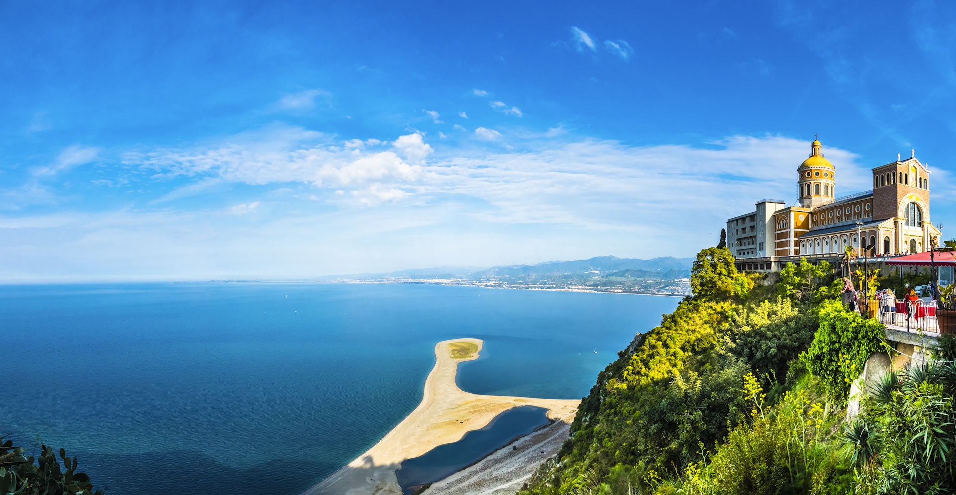 Veduta del Santuario Maria Santissima a Capo Tindari