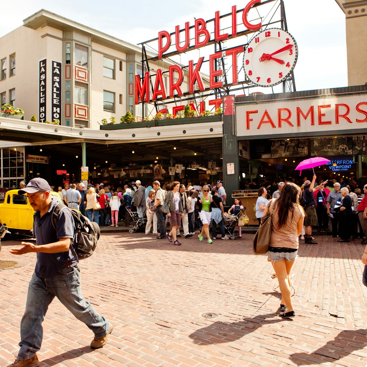458119129
Building Exterior; Color Image; Concepts; Consumerism; Customer; Editorial; Famous Place; Horizontal; International Landmark; Market; Outdoors; People; Photography; Pike Place Market; Seattle; Shopping; Travel locations; USA; Walking; Washington State;
June 17, 2011: a crowd of people at Seattle's Pike Place market.