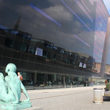 Black Diamond side of Det Kongelige Bibliotek.