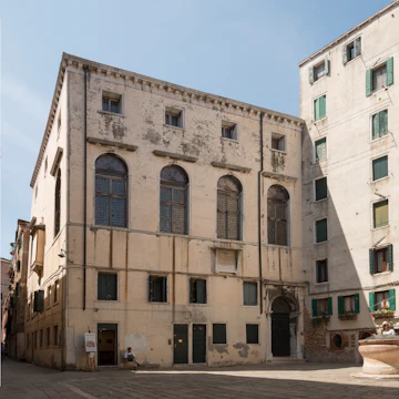Spanish Synagogue in Venice – Facade on Campo delle Scole.
SOURCE: https://commons.wikimedia.org/wiki/File:Scola_spagnola_(Venice).jpg