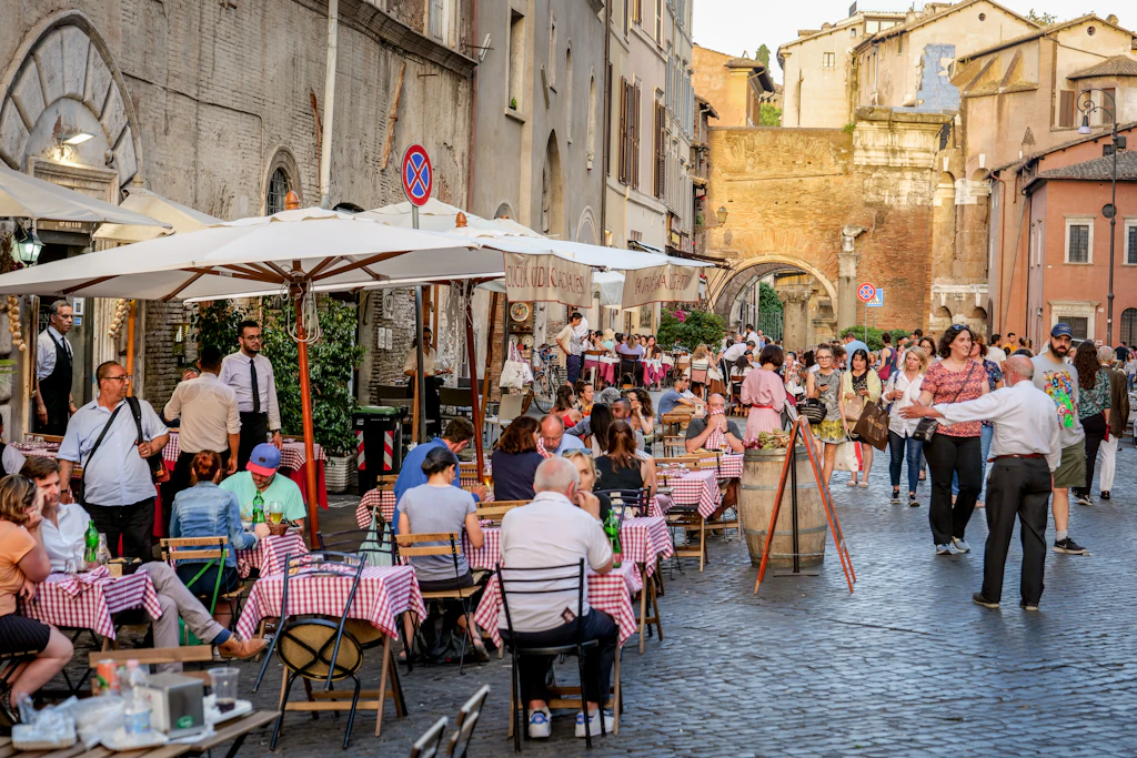 Eating out, Jewish Ghetto, Rome Diners sit at outdoors tables in a lively neighborhood