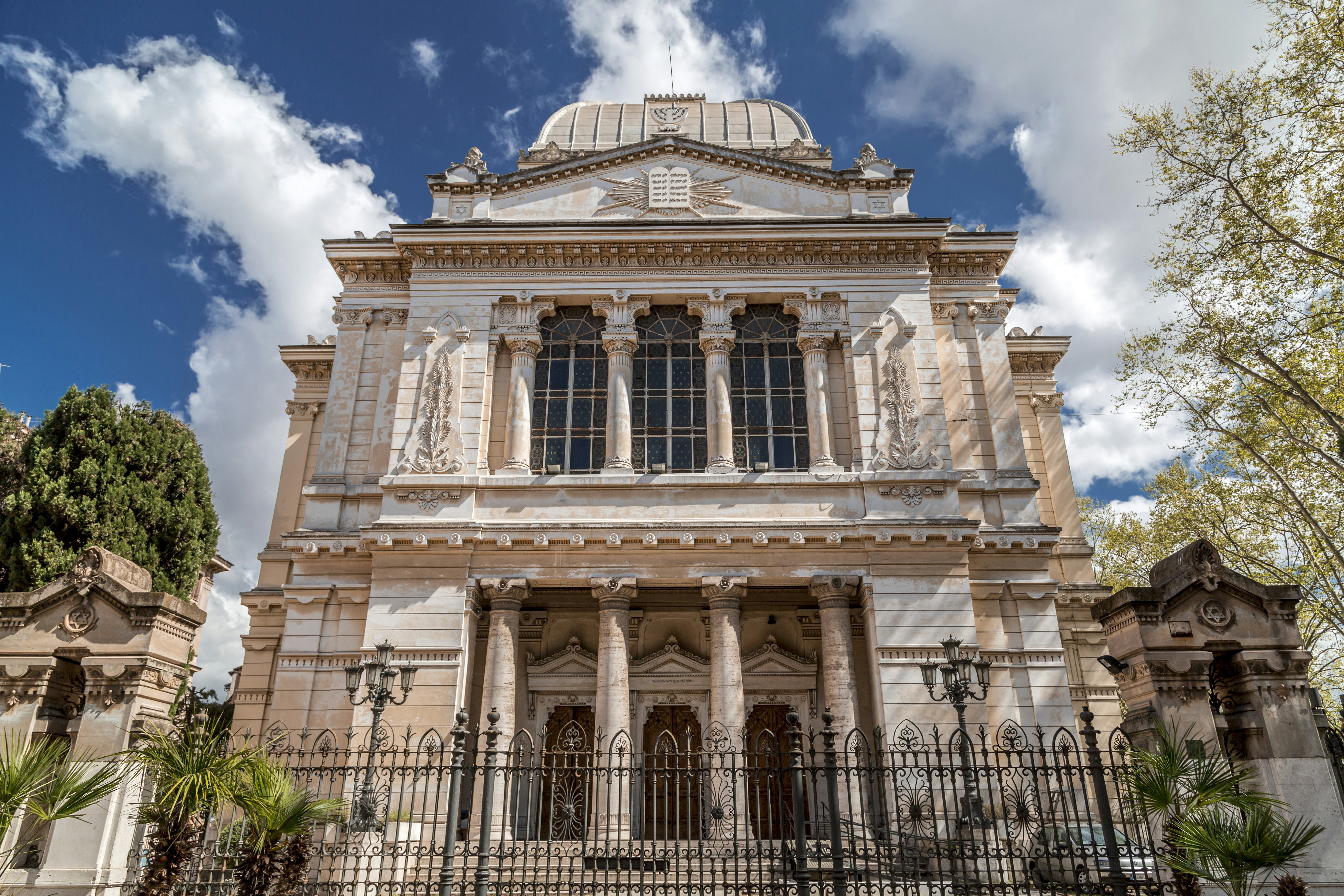 Rome, Italy - April 7, 2019: Tempio Maggiore or The Great Synagogue is the largest synagogue in Rome and one of the greatest in Europe. Located in the old Jewish Ghetto.
1172187631
tempio maggiore di roma, great synagogue of rome
