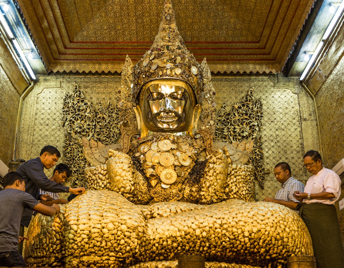 The golden buddha of Mahamuni Paya.