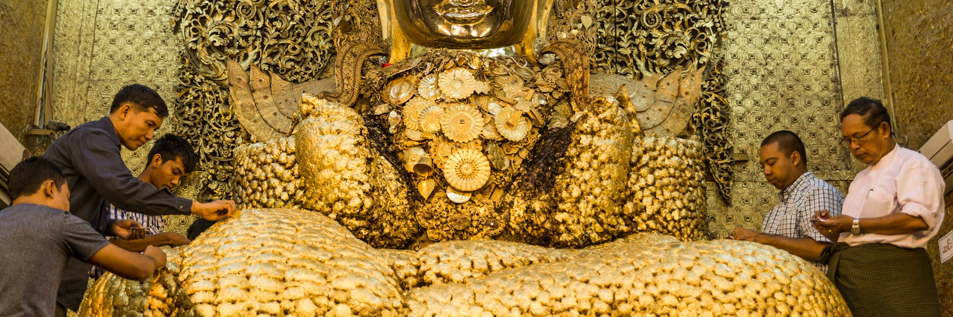 The golden buddha of Mahamuni Paya.