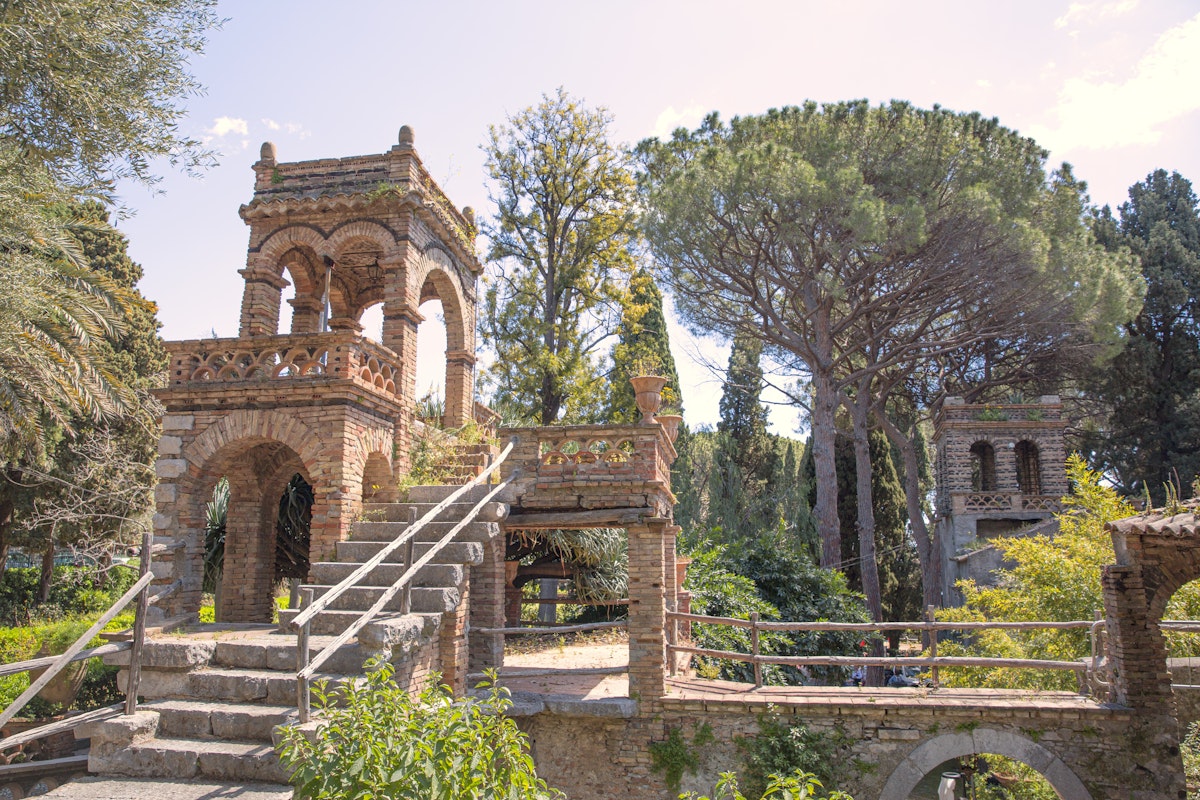 Vila Comunale park in Taormina, Sicily island, Italy. Old ruins in the park.
1392580056
villa comunale