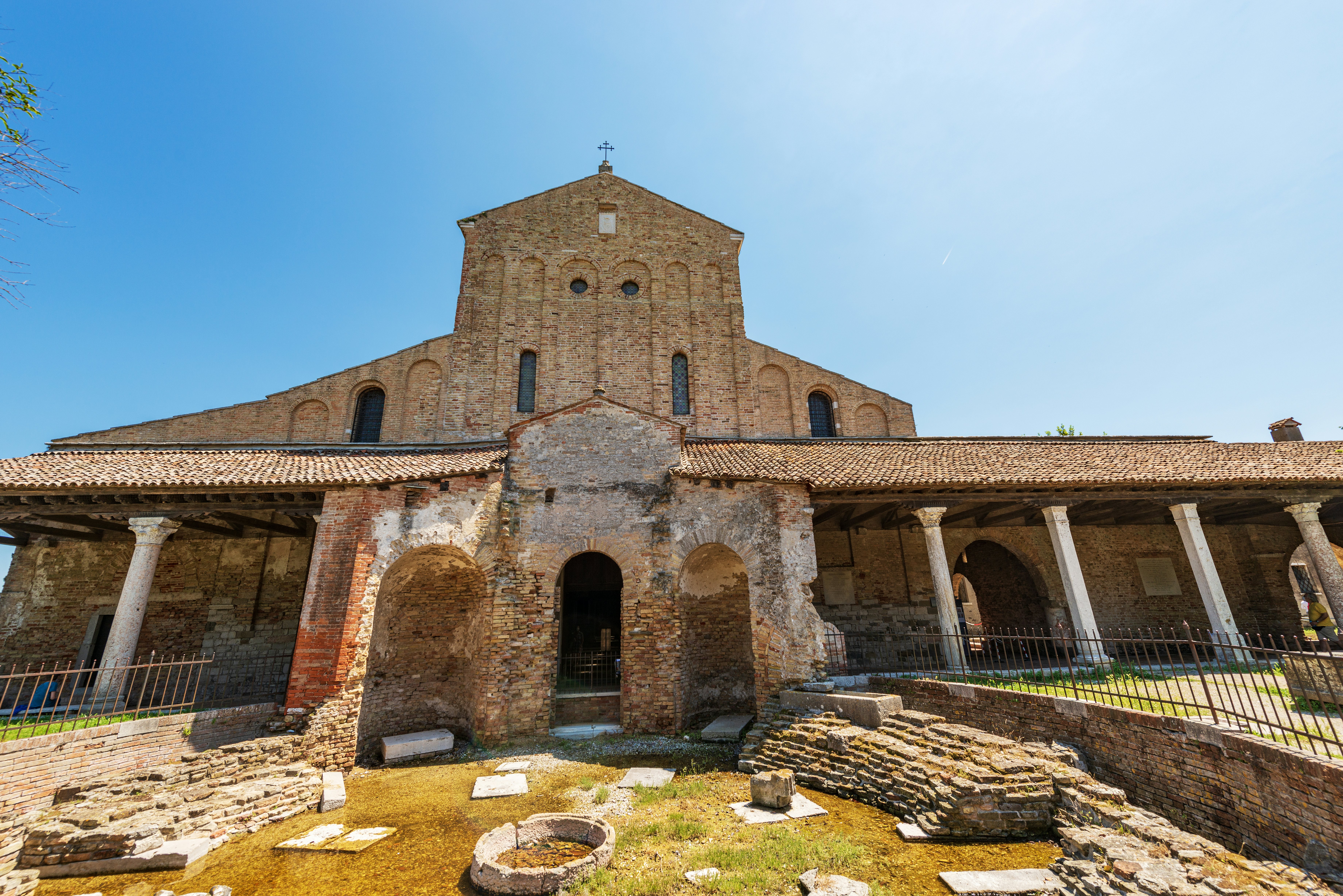 Torcello island, Basilica and Cathedral of Santa Maria Assunta in Venetian-Byzantine style (639), one of the oldest churches in Venice, and the Church of Santa Fosca (IX-XII century), Venice lagoon, UNESCO world heritage site, Veneto, Italy, Europe.
1459295311
