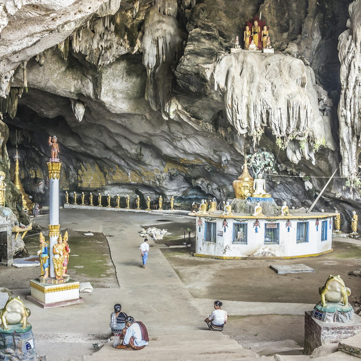 The entrance hall of Saddan cave.