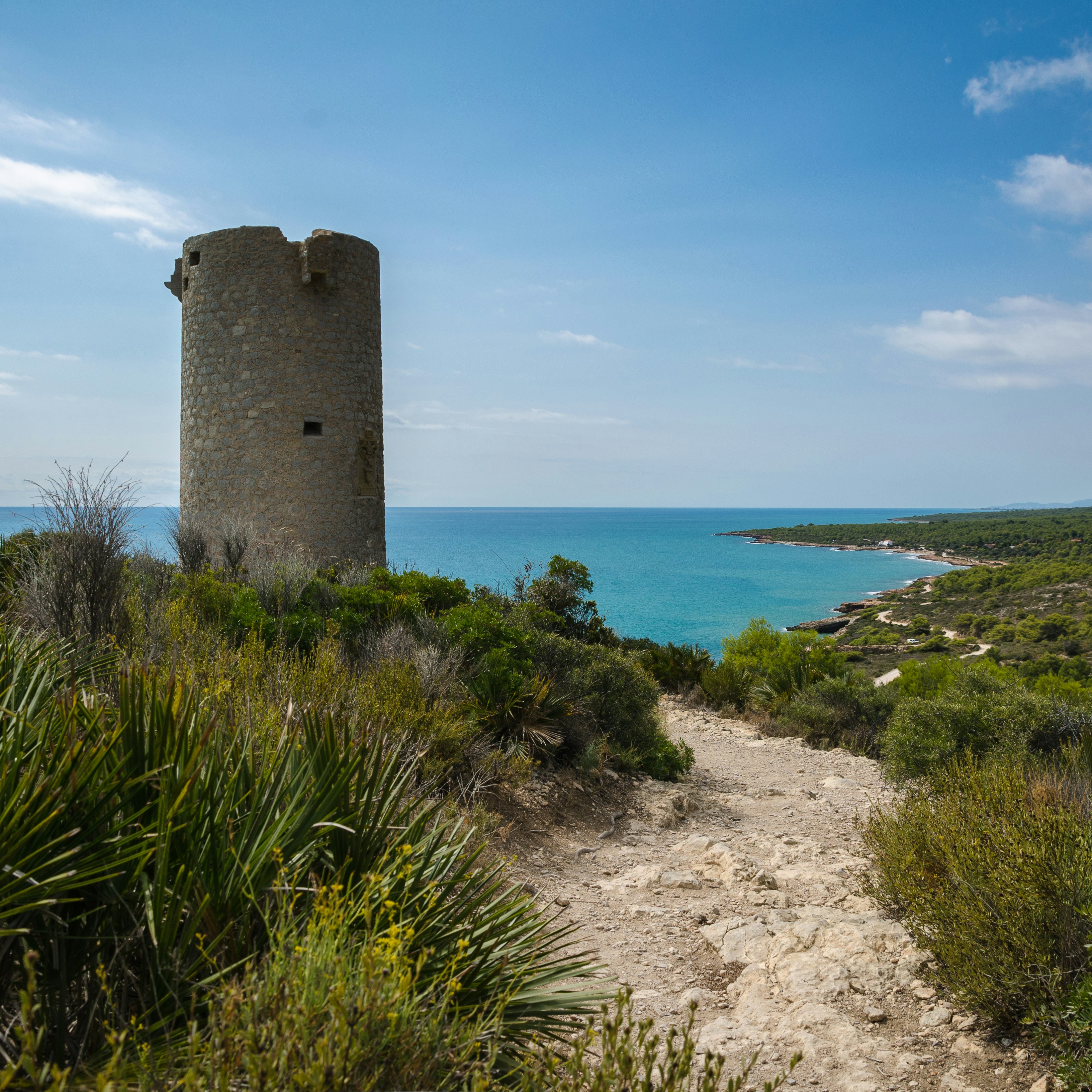The Badúm sentinel tower and the coastline of the Sierra de Irta Park.