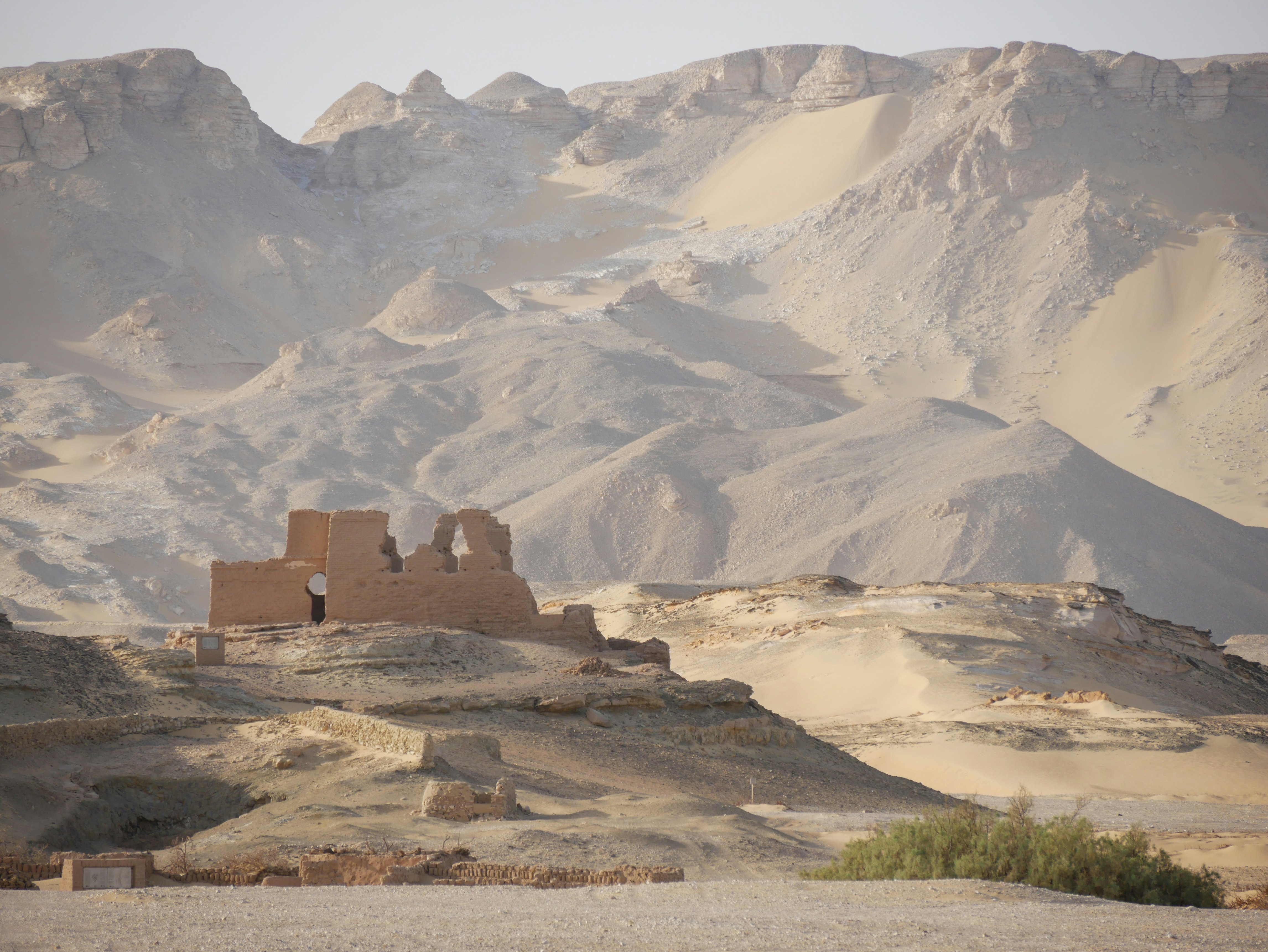 The ruins of Qasr Al Labakha in the desert.