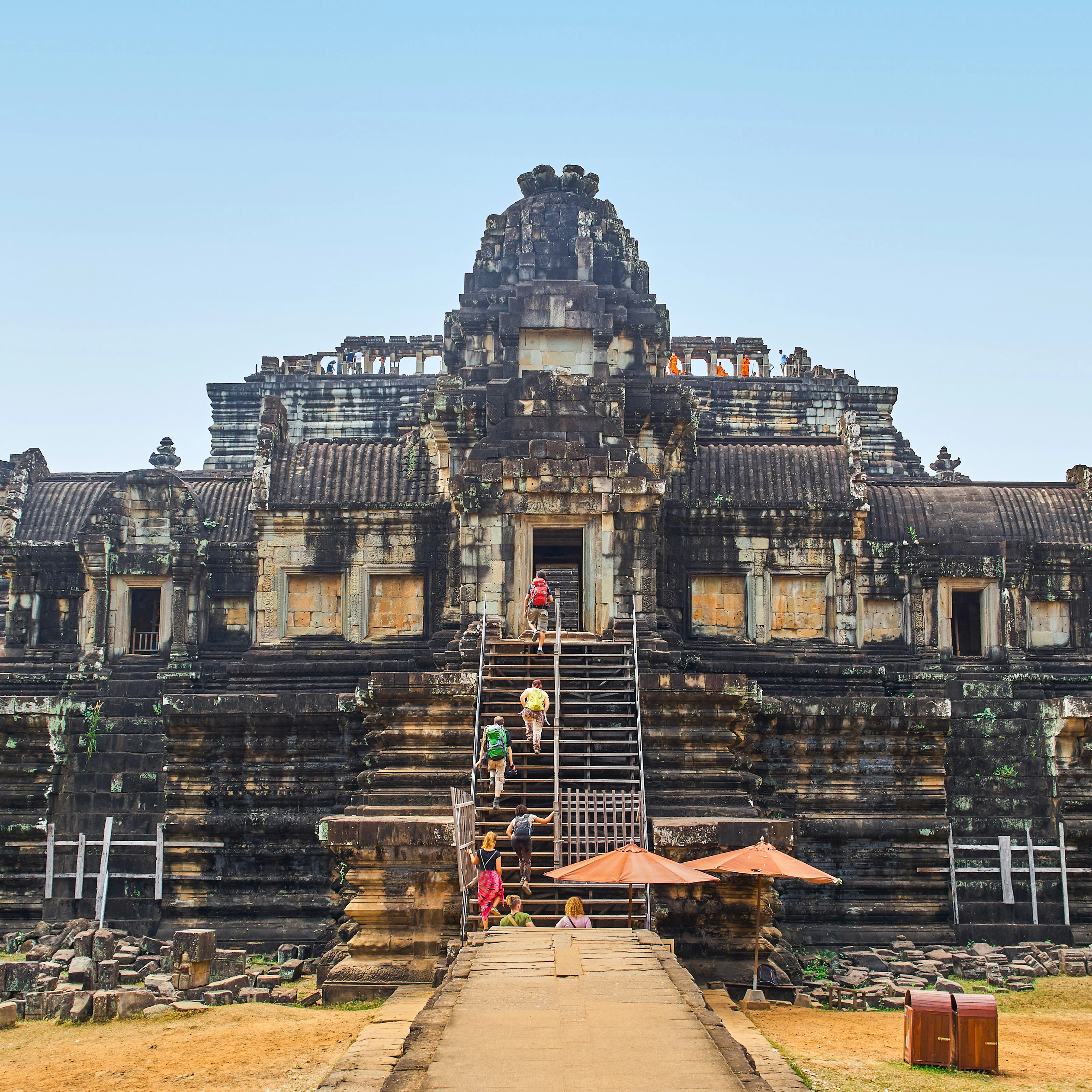 People walking to Baphuon Temple.