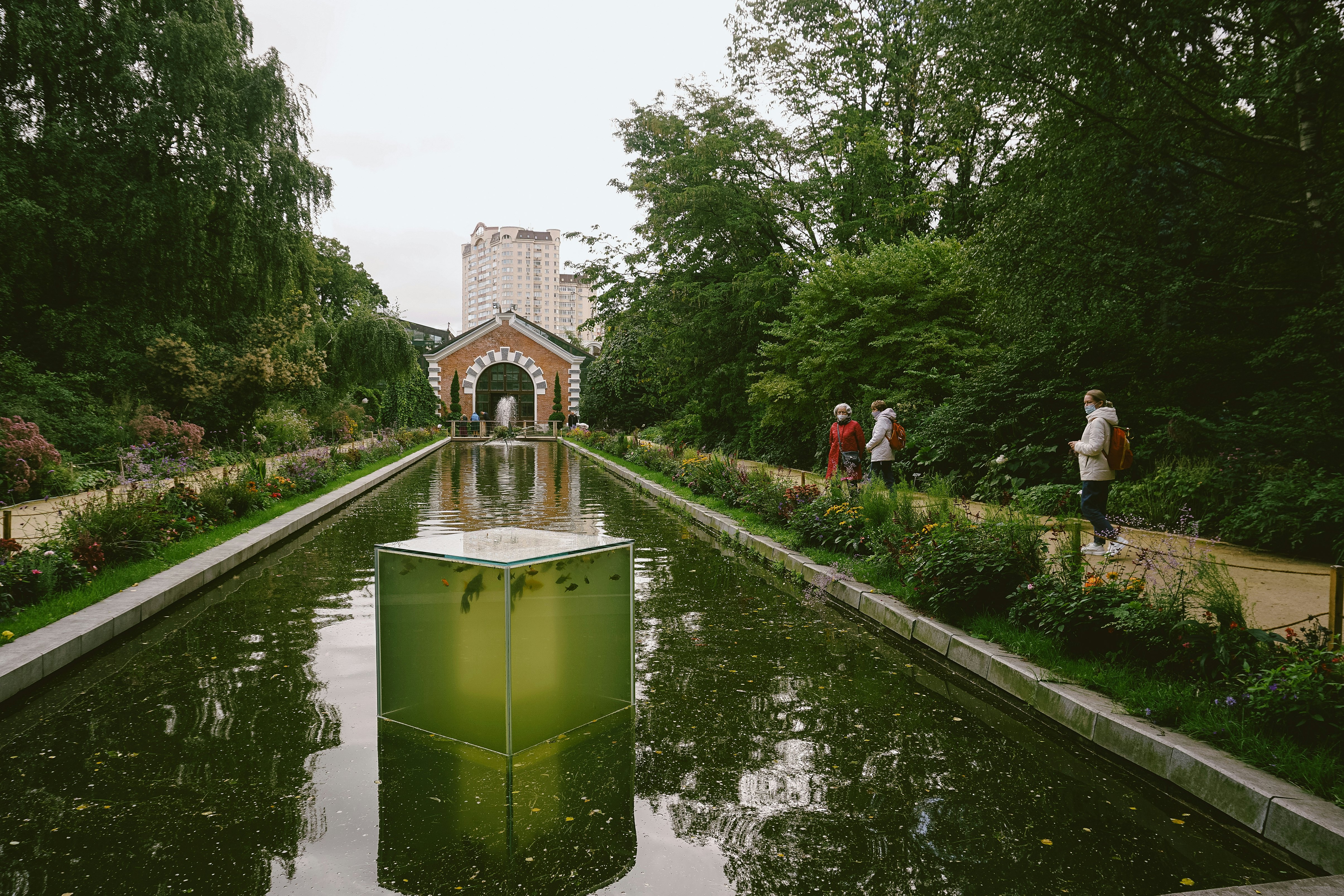 Visitors admiring the plants of Aptekarsky Ogorod.