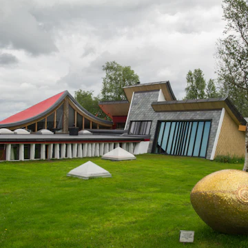 Juhls Silver Gallery, a museum for scandinavian arts and traditional silver jewelry.