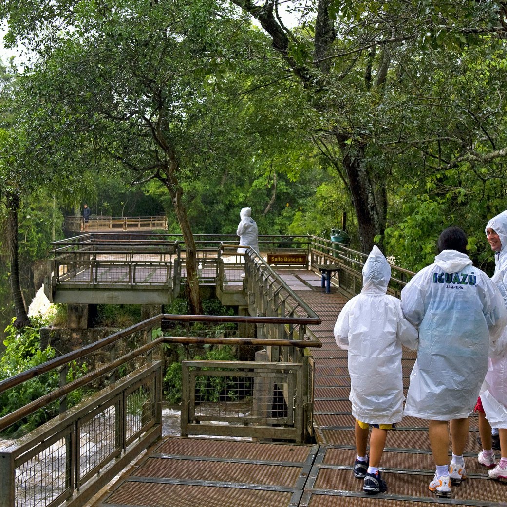 Visitors of the Iguazu Falls walking along the upper circuit (Argentina, Misiones province)
1134925072
landscape, scenery, paseo superior, argentinian side, misiones, raincoats, iguazu falls