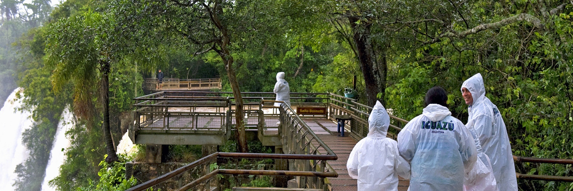 Visitors of the Iguazu Falls walking along the upper circuit (Argentina, Misiones province)
1134925072
landscape, scenery, paseo superior, argentinian side, misiones, raincoats, iguazu falls
