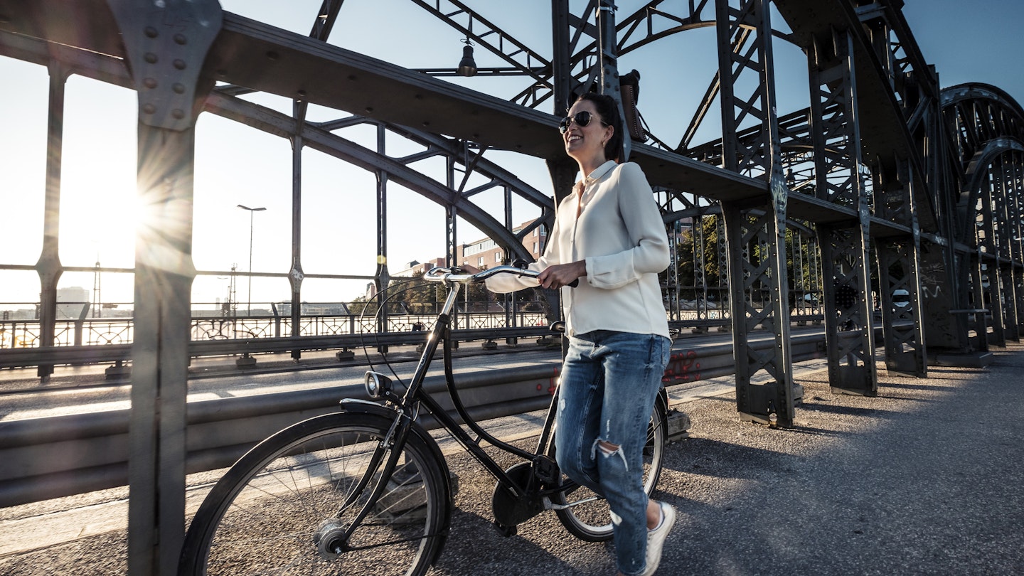 1186934251
active, bike, bridge, casual, content, dark hair, evening, evening mood, evening sun, female south european, glasses, leisure, road bridge, southern european ethnicity, sustainability, woman
A young woman walking along a bridge in Munich with a bicycle