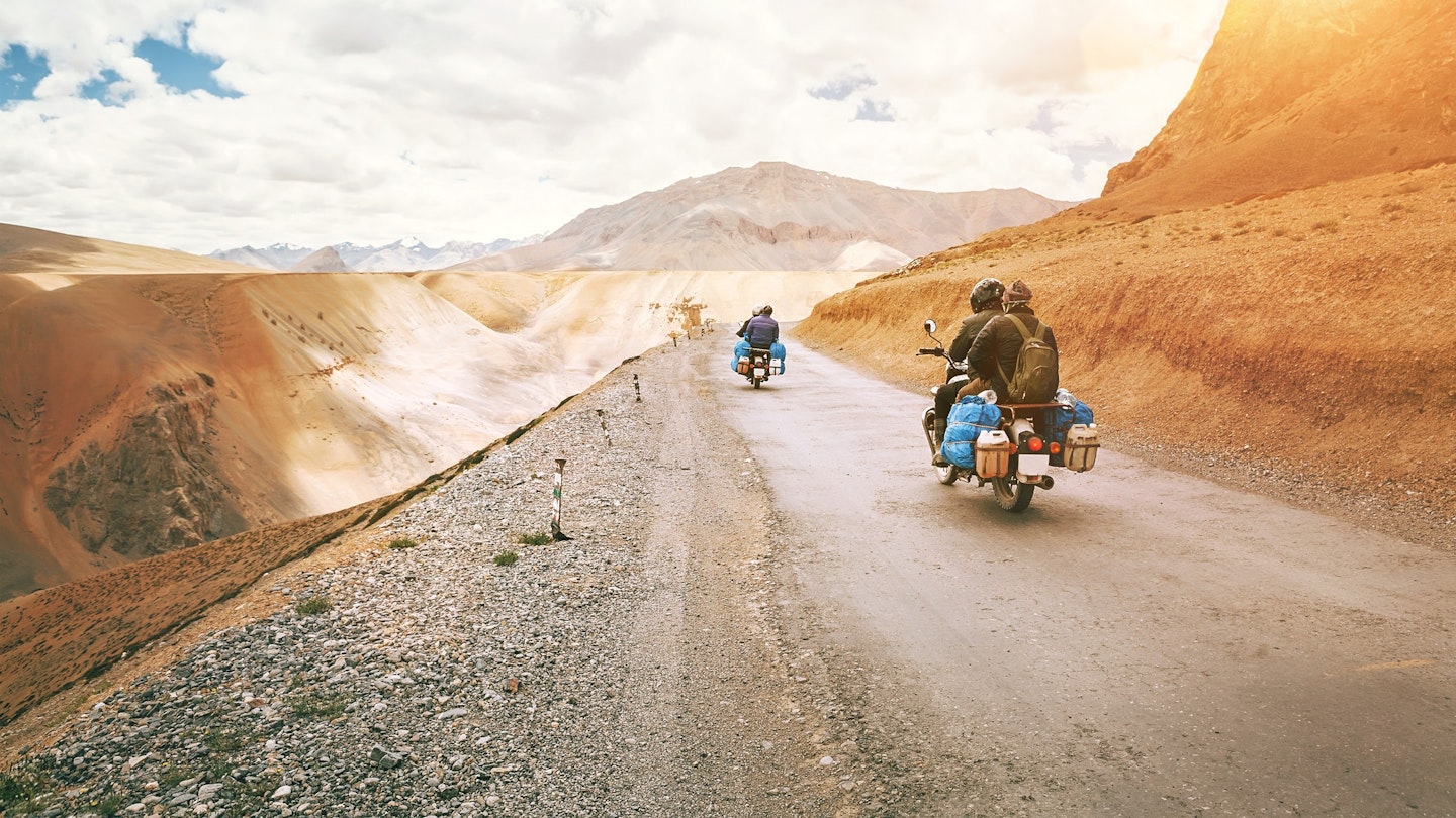 Motorcycle travelers ride in indian Himalaya roads
962569940
himalayan, manali, tanglang, motorable