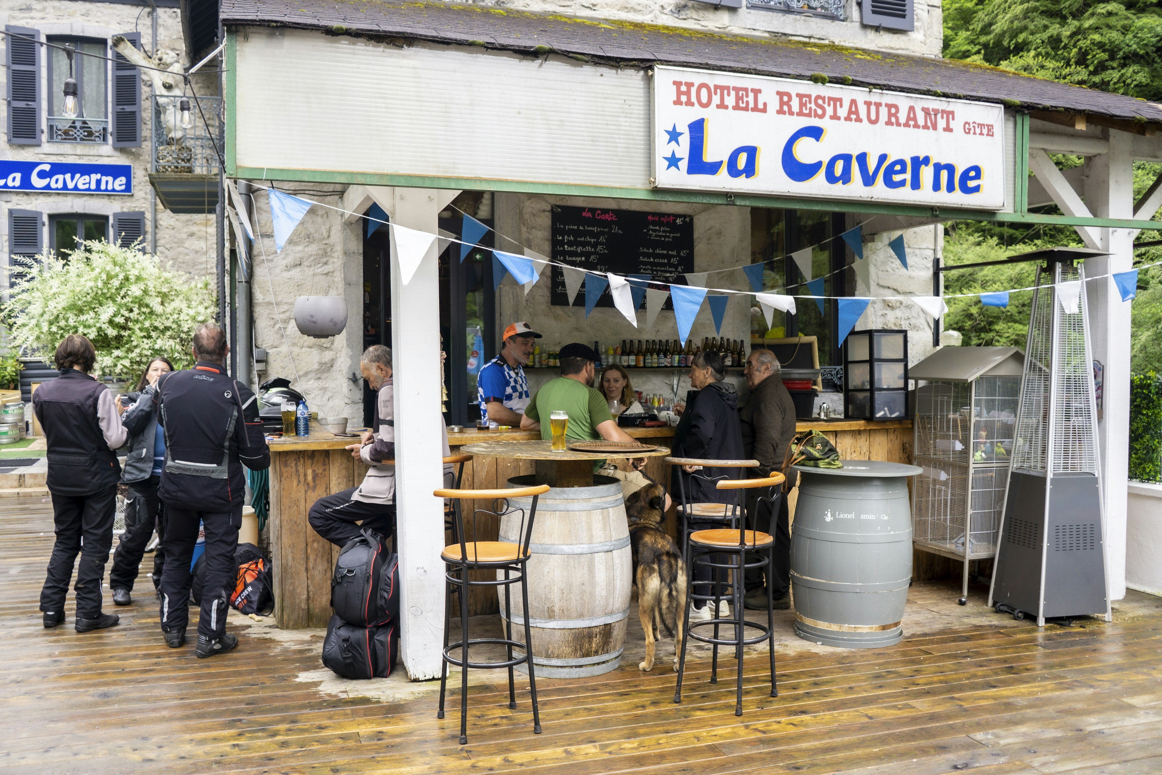 La-caverne-bar.jpg