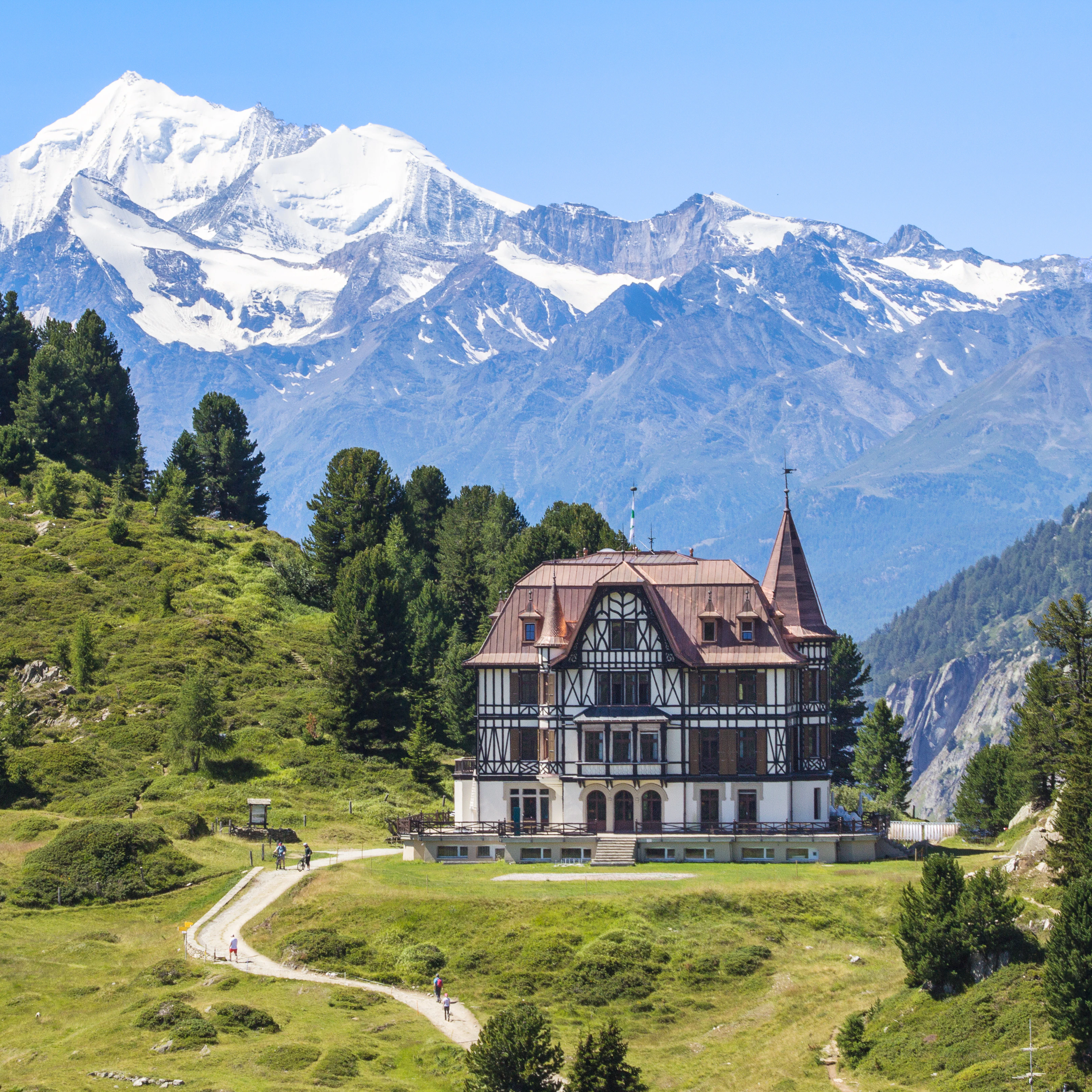 The Pro Nature Center for the Great Aletsch Glacier region at the Villa Cassel.