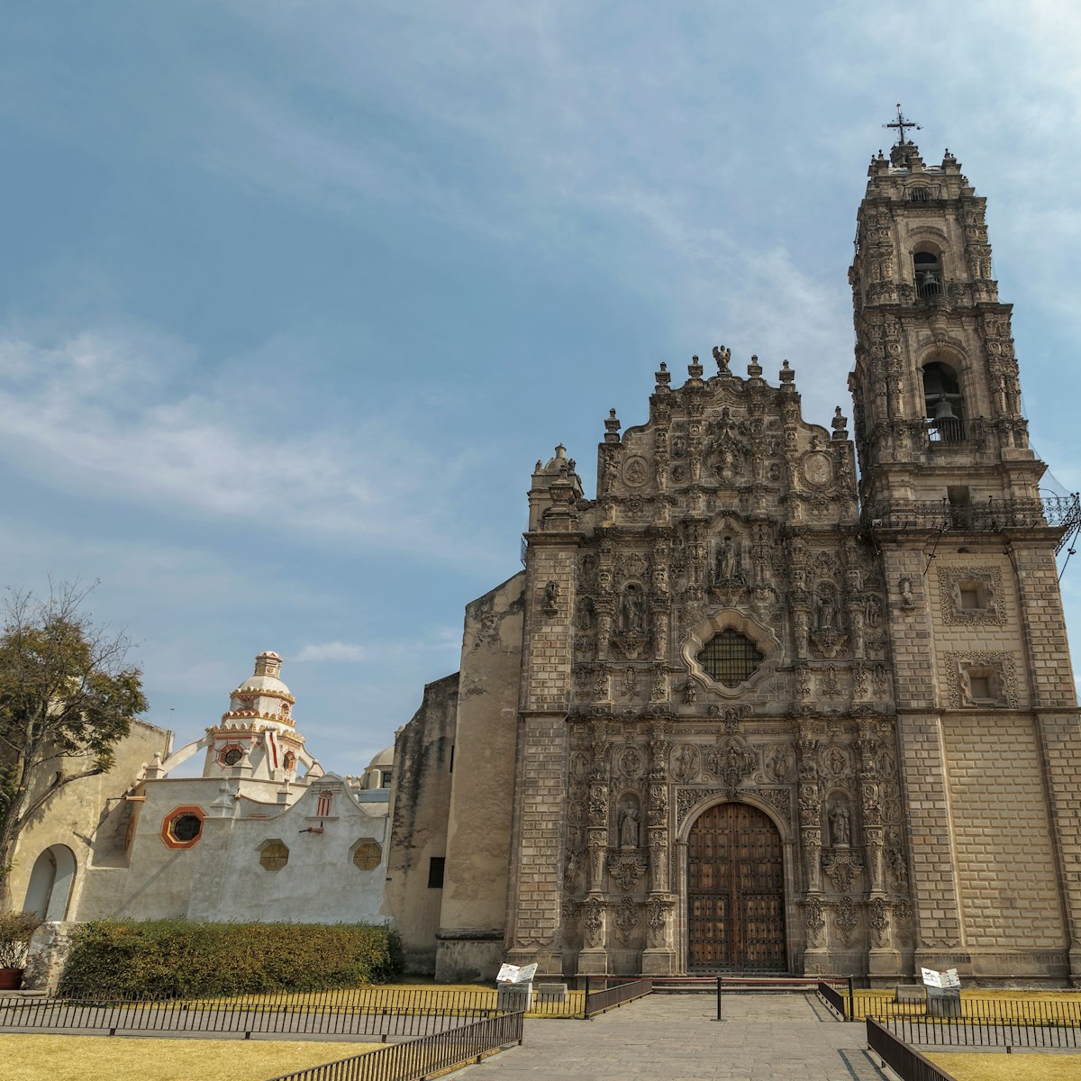 The temple of San Francisco Javier is part of the current National Museum of the Viceroyalty and former Jesuit College of San Francisco Javier, located in Tepotzotlán.