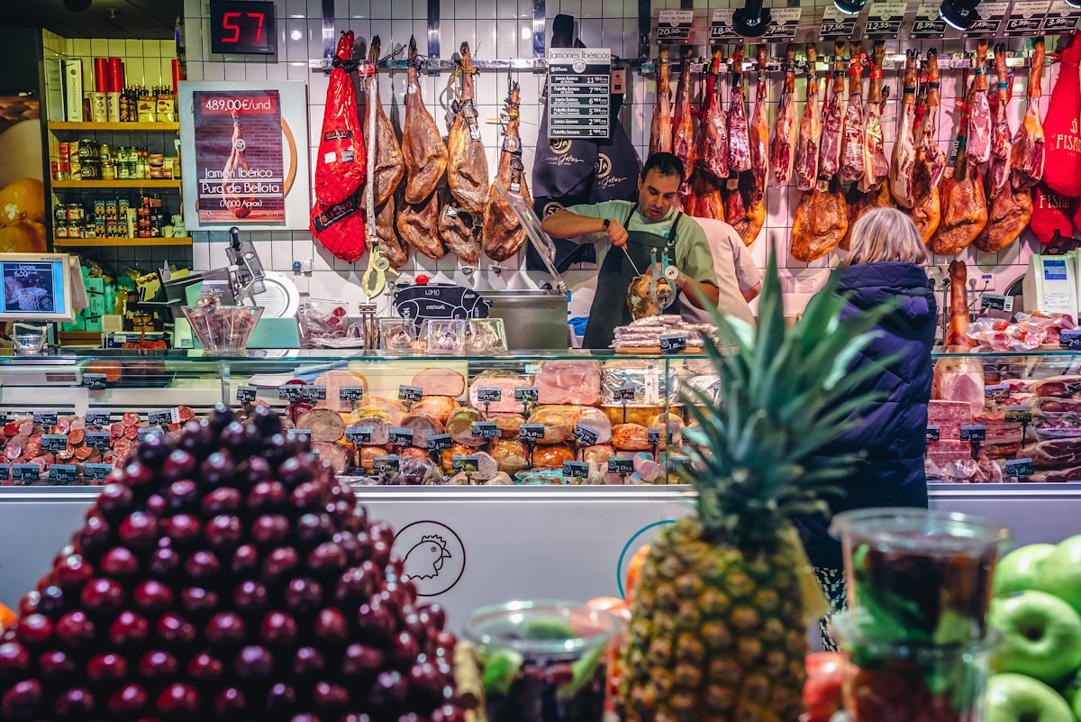 Interior of San Anton indoor market in Madrid city @Fotokon/Shutterstock