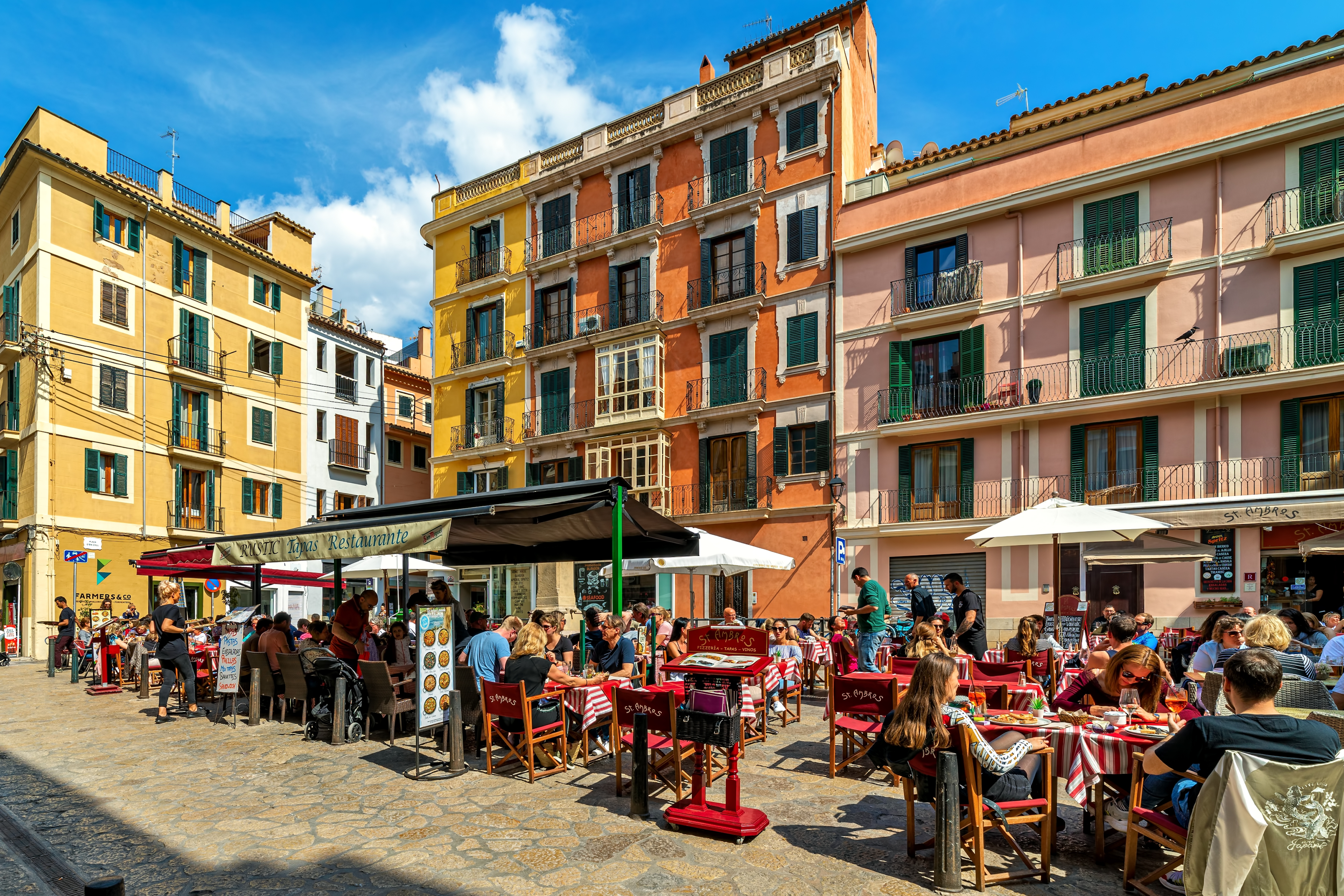 Outdoor dining in a plaza in Palma de Mallorca