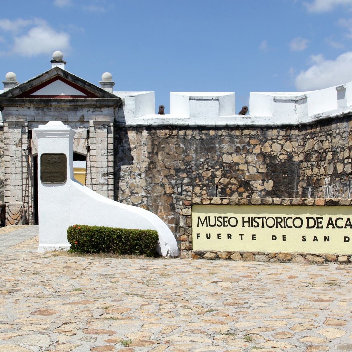 Museo Histórico de Acapulco at Fort San Diego.