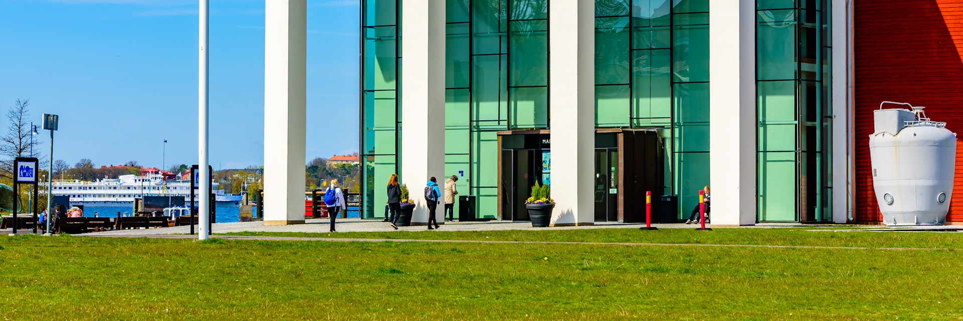 The entrance to the Marinmuseum.