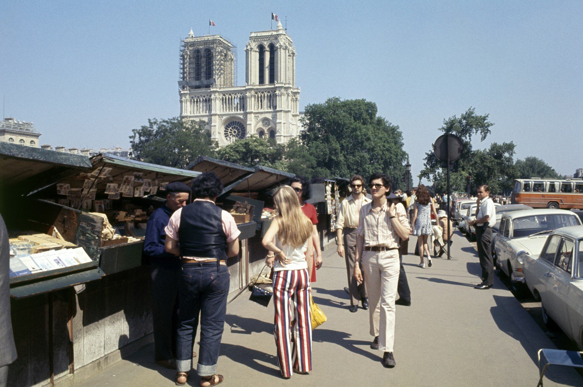 Tourists browse the bookstalls of the Seine in 1969