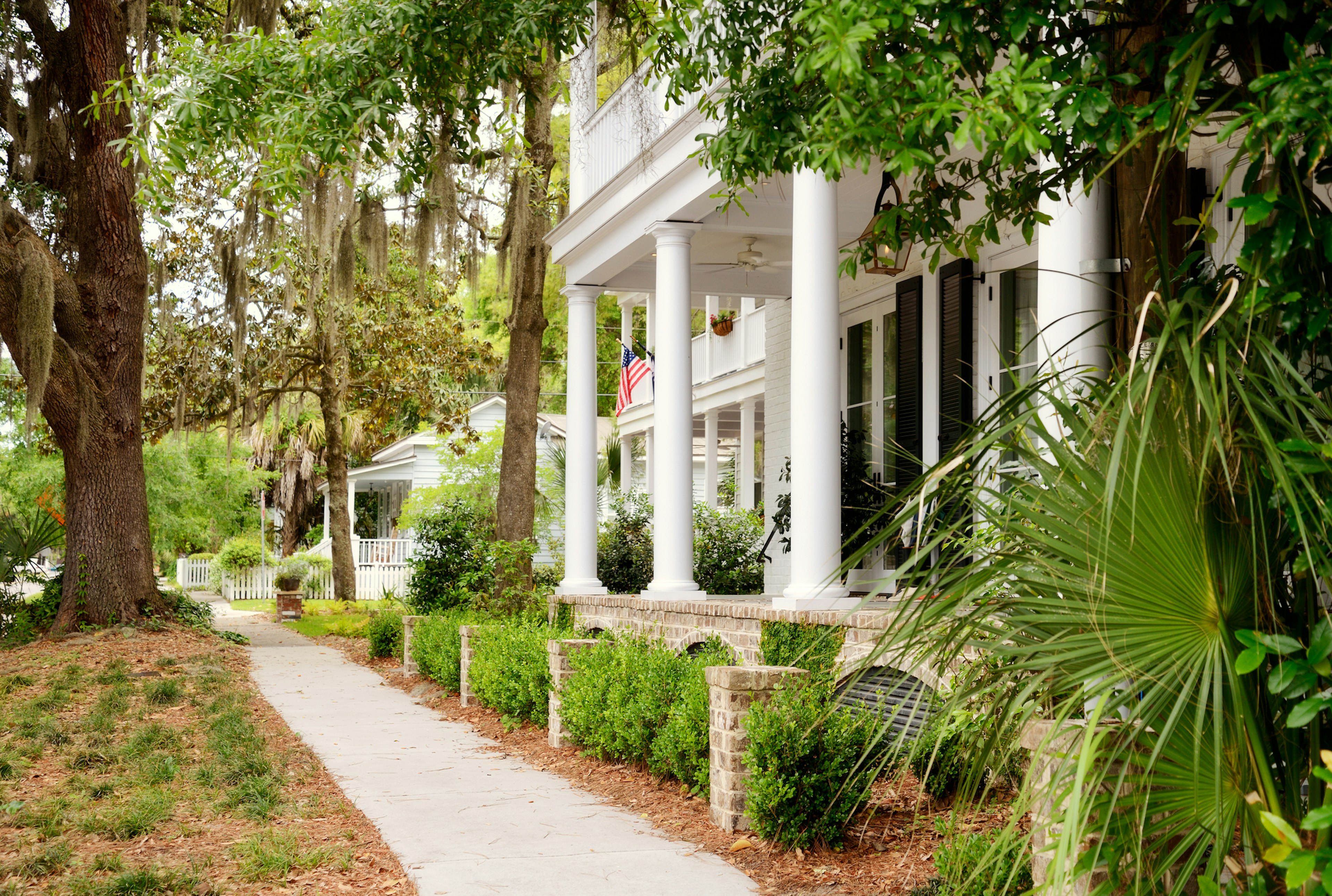 Street with houses in historic district. Beaufort, South - Carolina, USA.