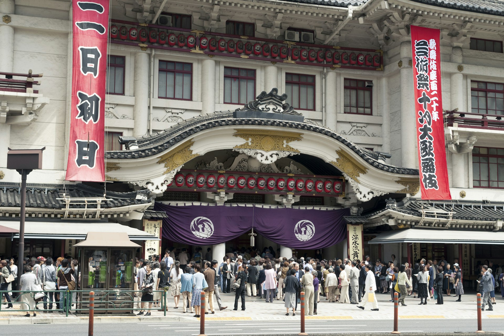 Theatre goers queueing up outside the front of the Ginza theatre, Japan’s most famous and grandest Kabuki theatre, to see a show