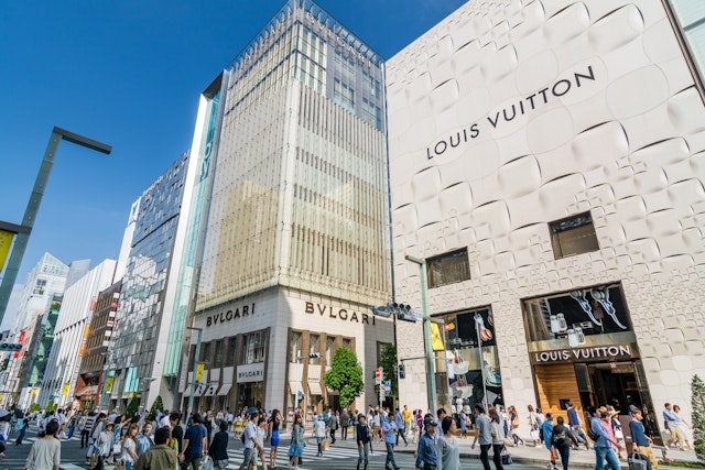Crowds shopping in the luxury fashion centre in Ginza on weekend afternoons when the central Chuo Dori street is closed to traffic and becomes a large pedestrian zone.