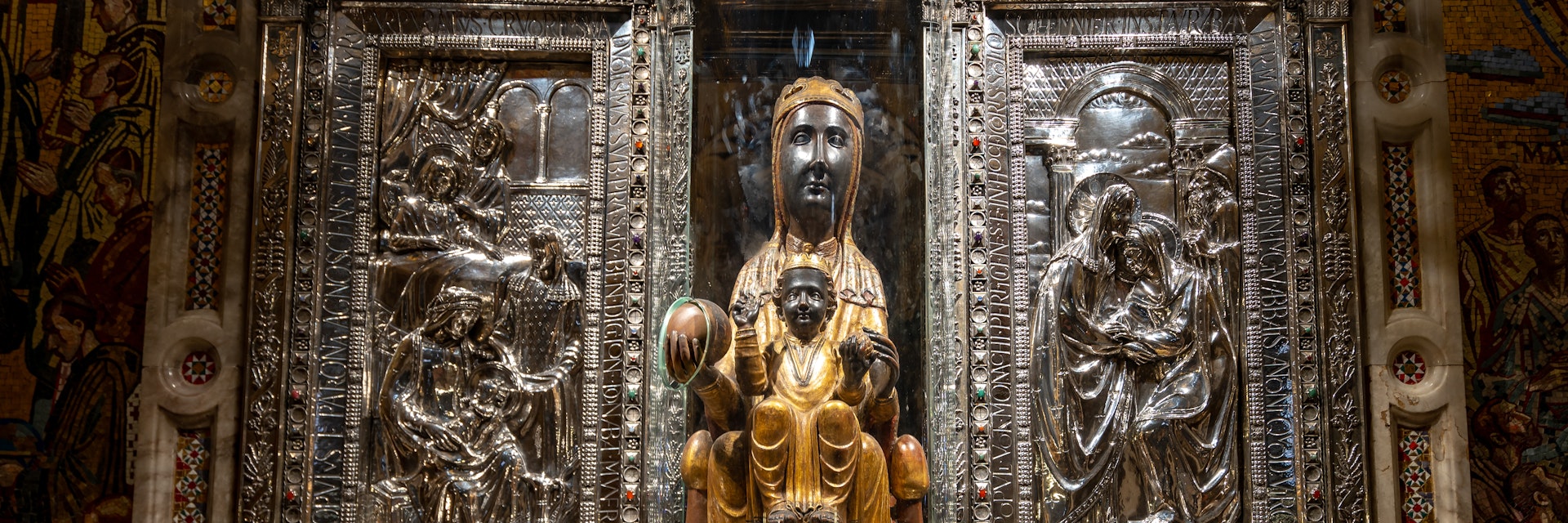 Wooden statue of the Virgin and Child, in the Benedictine monastery of Santa María de Montserrat.