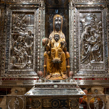 Wooden statue of the Virgin and Child, in the Benedictine monastery of Santa María de Montserrat.
