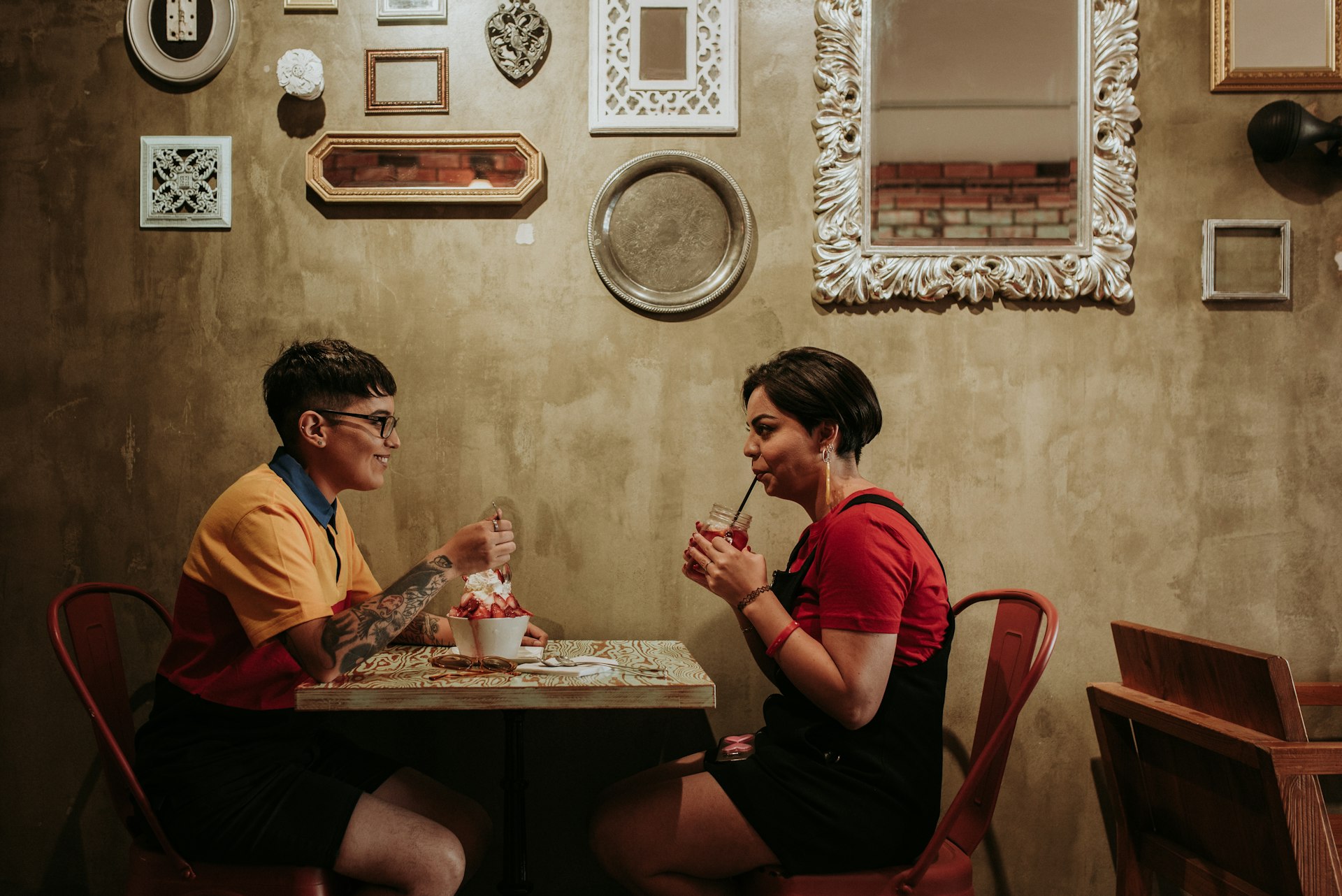 Two women dining in a cafe in Chile