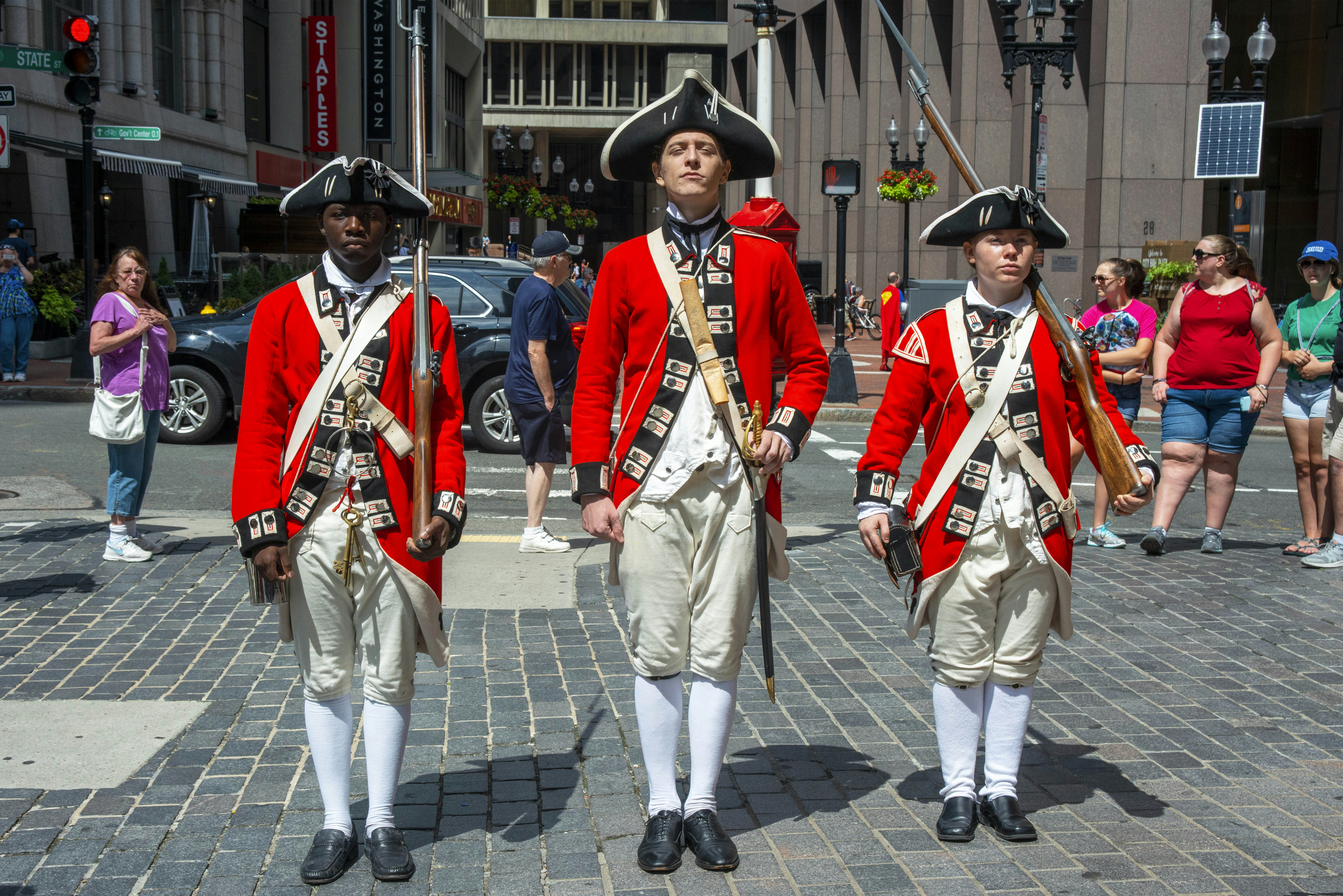 Re-enactors dressed as Redcoat soldiers by The Old State House, Boston, Massachusetts, USA