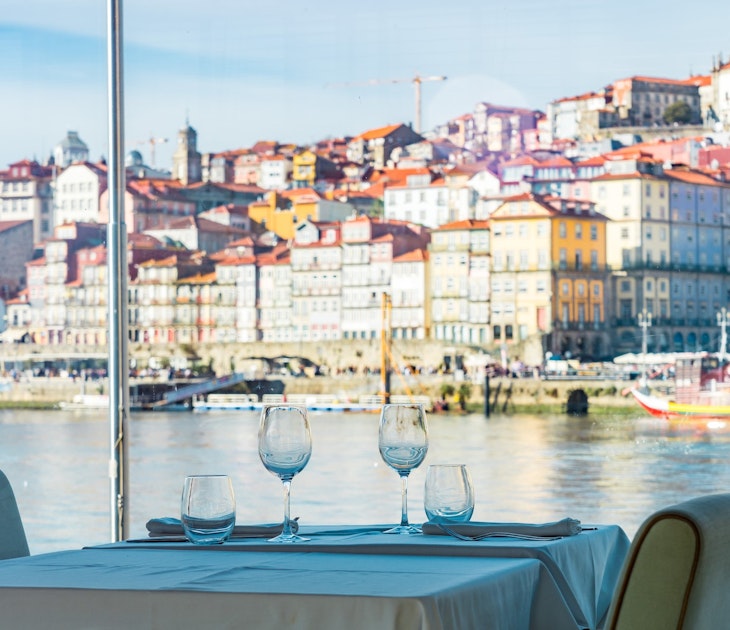 Reserved sign on restaurant table in Porto
1487293848
