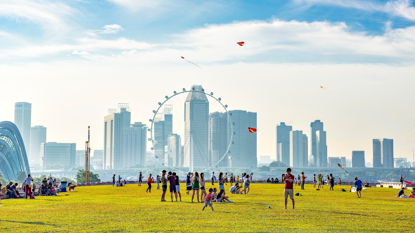 Singapore Marina Barrage Park is the outdoor activity park for Singapore people in Holiday
688365682
barrage, bay, park, garden, outdoor, activity, hoilday, vacation, enjoy, green, flyer, gardens, by, the, sunshine, building, kite, play, landmark