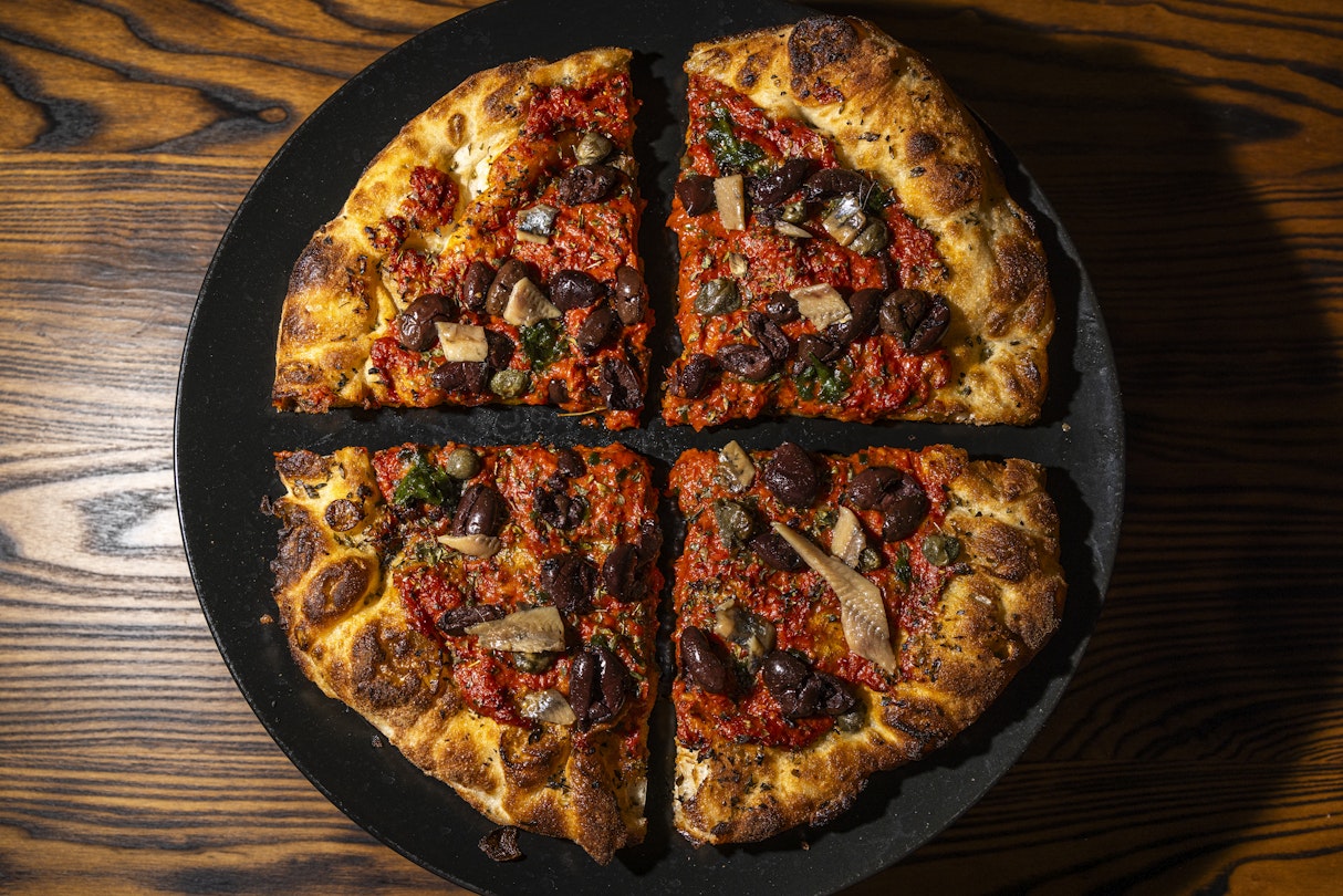I Tried Pizza From 4 Popular Delivery Pizza Chains—This Is the One I'll  Order Again