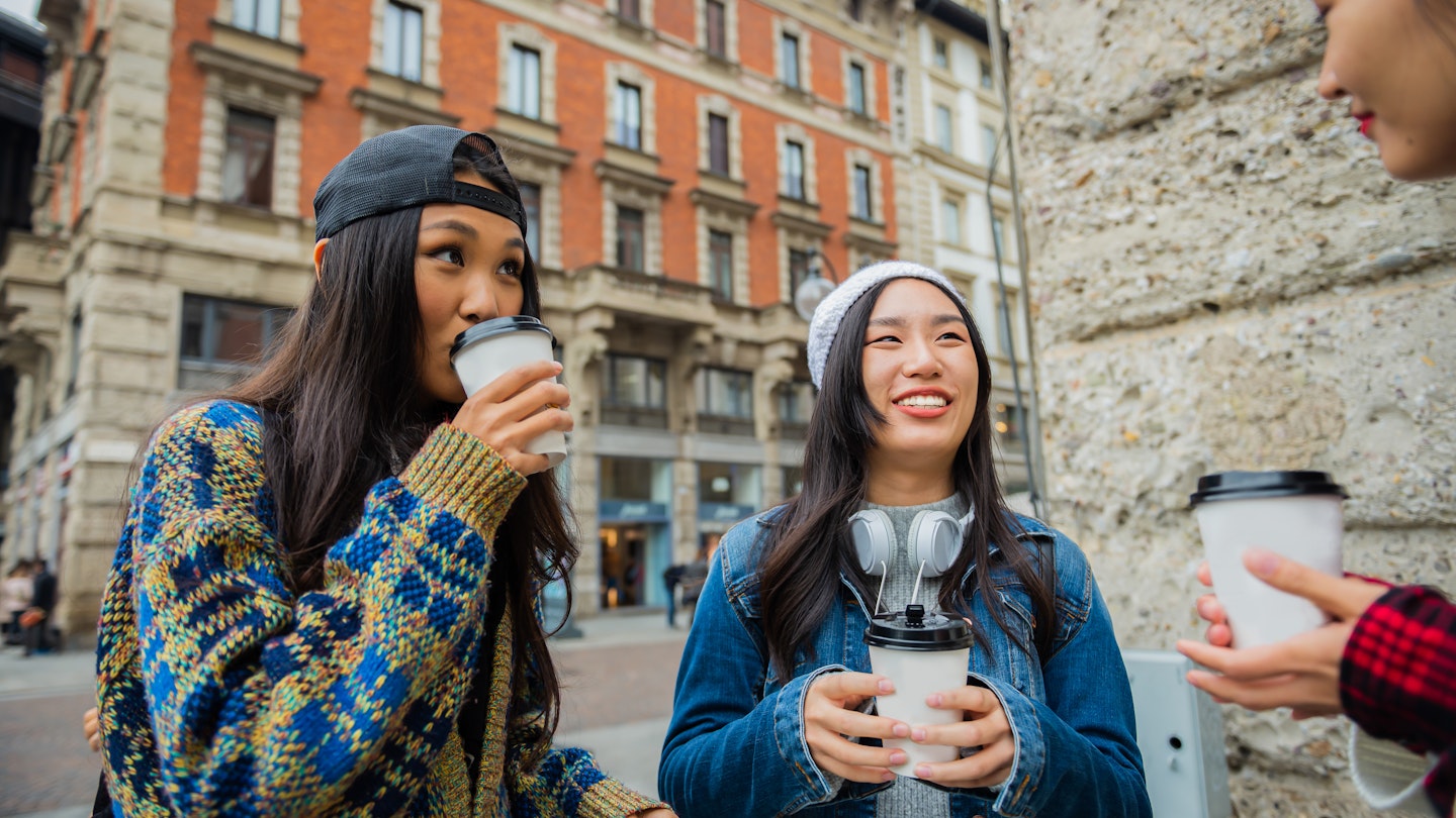 Young asian tourists exploring city and drink coffee to go
1248504415
