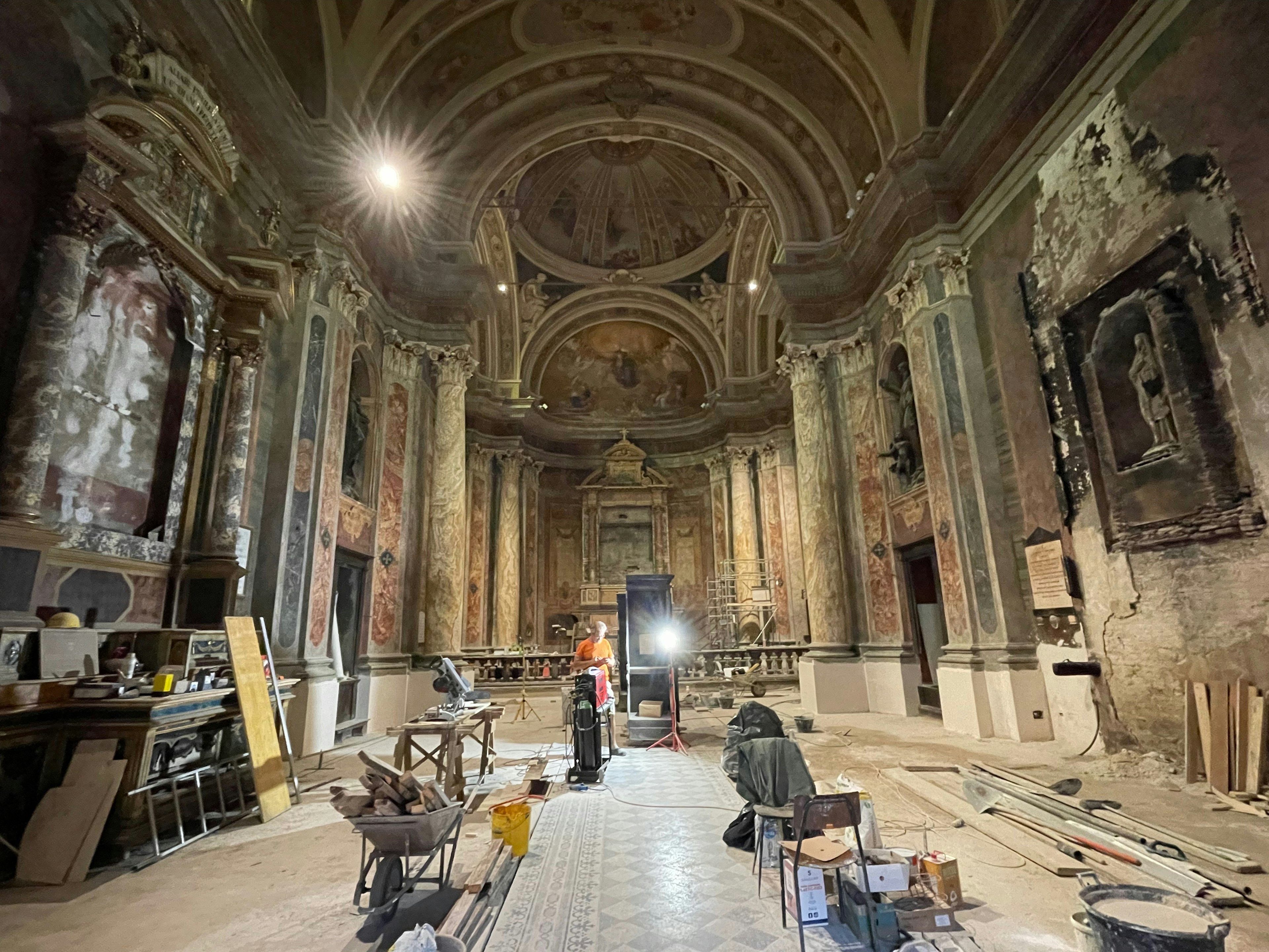 Earthquake repairs in Chiesa di San Giuseppe, San Severino, Le Marche, Italy