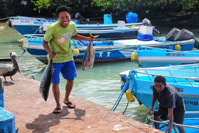 Men unload tuna at Puerto Ayora on Santa Cruz Island, Galápagos Islands, Ecuador