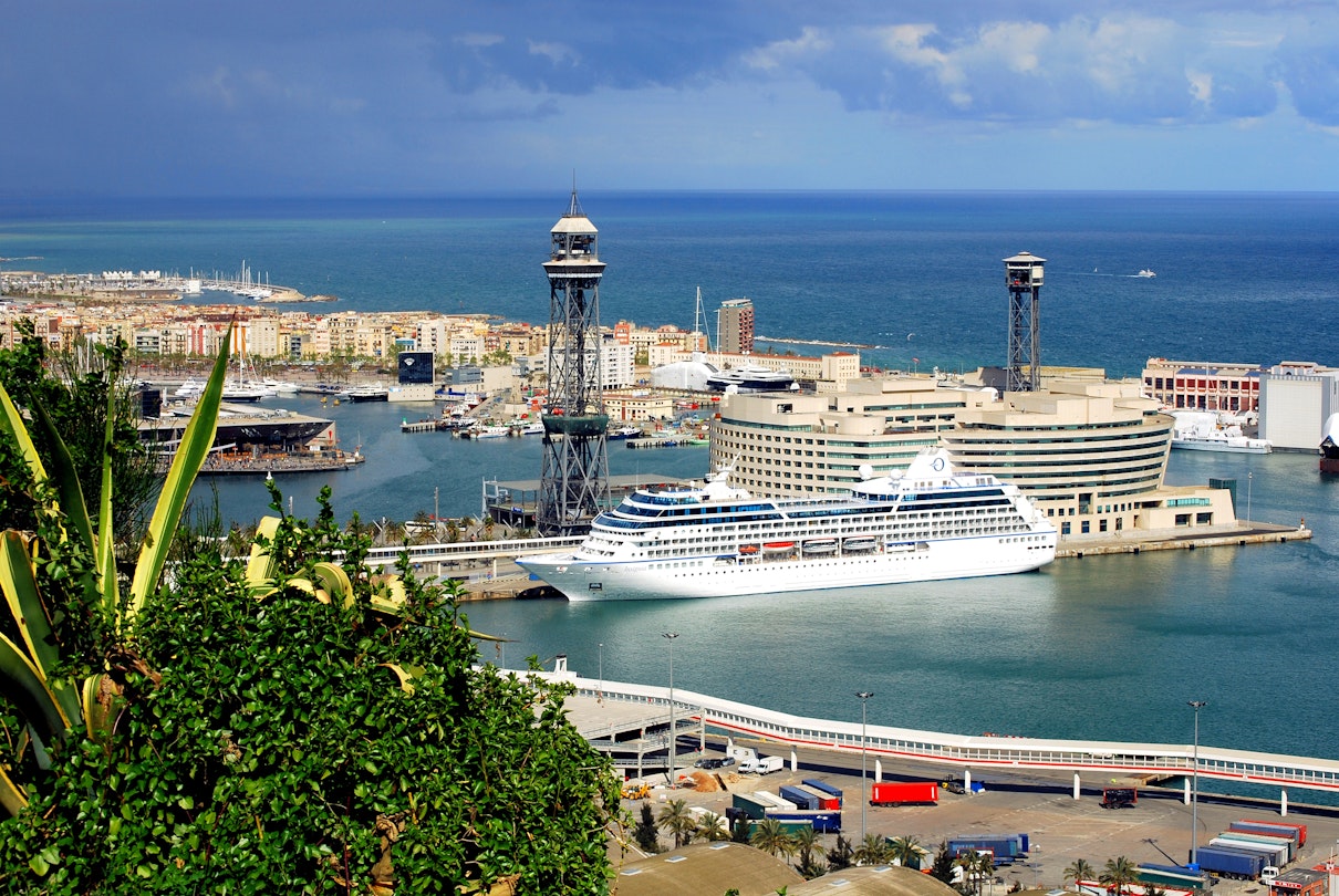 Barcelona and port Port Vell from natural park Montjuic, Spain; Shutterstock ID 90856154; full: 65050; gl: Lonely Planet Online Editorial; netsuite: Barcelona bans cruise ships; your: 65050
90856154