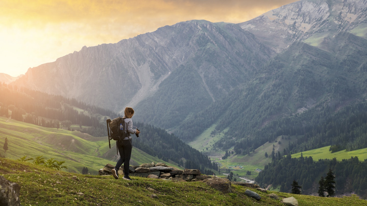 Travel photographer, standing man, watching the nature of the mountain scenery at the view point of leh.
1172198390