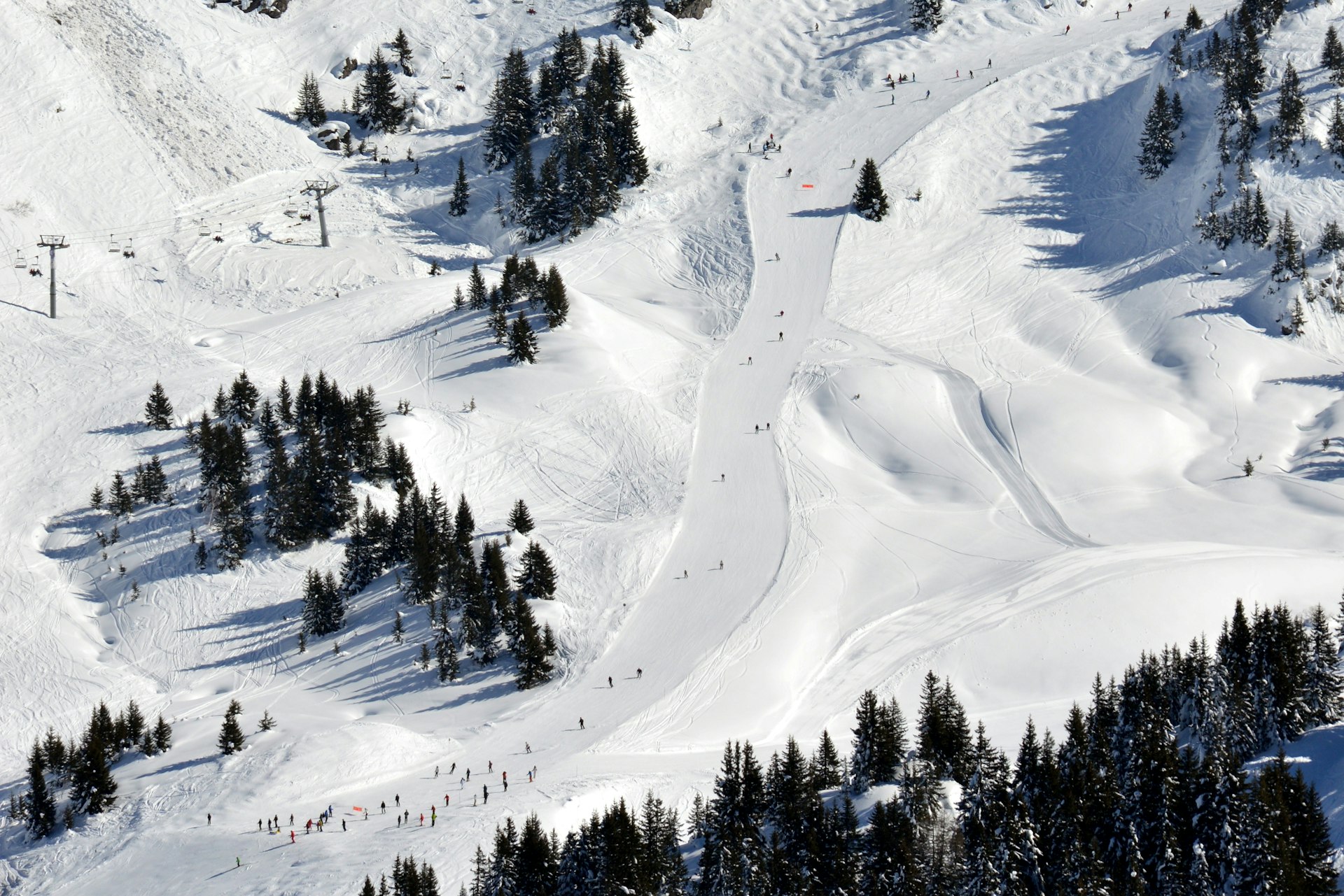 An aerial view of people going down an easy ski run in Morzine-Avoriaz, France