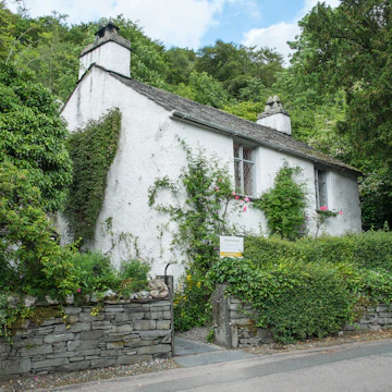 Grasmere, Lake District, UK - June 2017: Dove Cottage - picturesque home of the poet William Wordsworth.
690001708